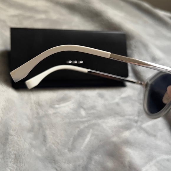 Fendi monogram Fabulous Shield Sunglasses FF
M0039/G/S Multicolor NEVER WORN❗️ - Picture 5 of 9